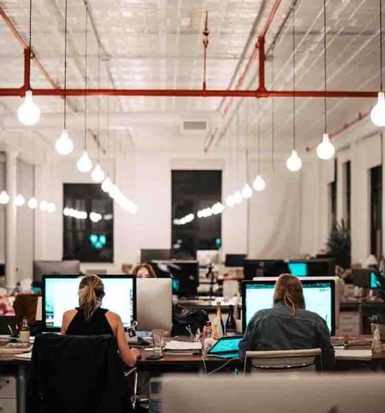 ¿Resistencia en el regreso a la oficina? 72% de los mexicanos prefiere un modelo híbrido para trabajar, según Indeed