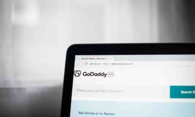 Búsqueda de dominios de IA: Encuentra tu nombre de dominio ideal con GoDaddy