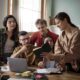 Claves para retener a Millennials y Generación Z en empresas: Guía 2024