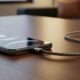 ¿Dejar el celular conectado daña la batería? Apple, Samsung y Google responden