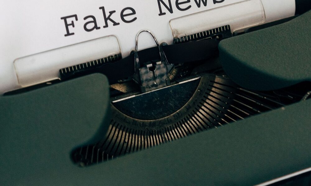 Compartir sin verificar también alimenta las Fake News