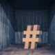 Día del Hashtag: ¿por qué las marcas siguen gritando etiquetas cuando deberían estar escuchando conversaciones?